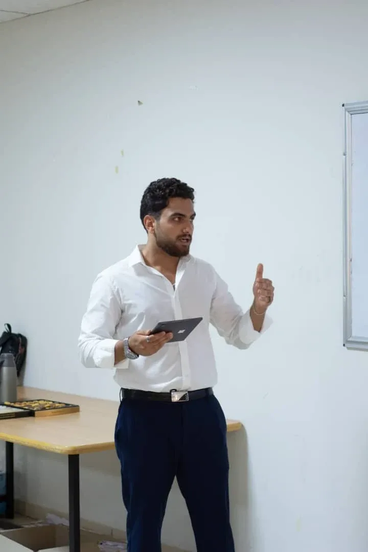 المعالج الفيزيائي جواد محفوض